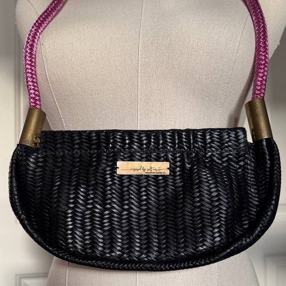 Wildwood Oyster Co. - Clam Shell Crossbody - Picture 3 of 17